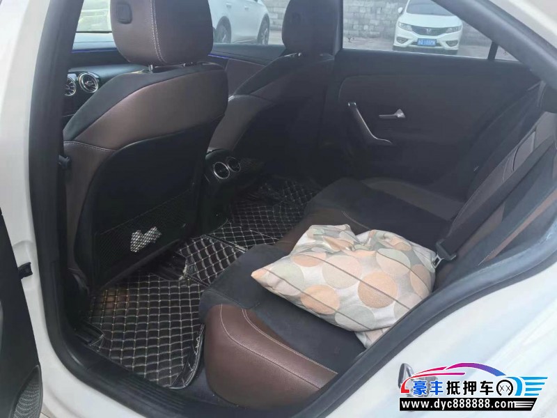 21年奔驰A轿车抵押车出售