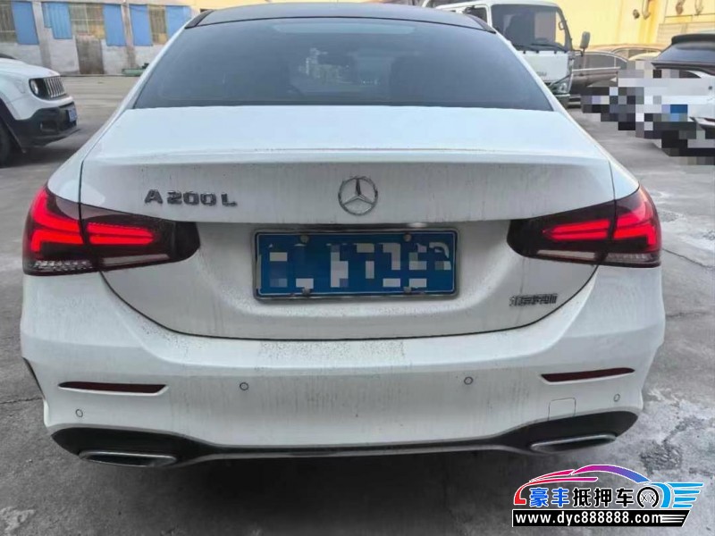 21年奔驰A轿车抵押车出售