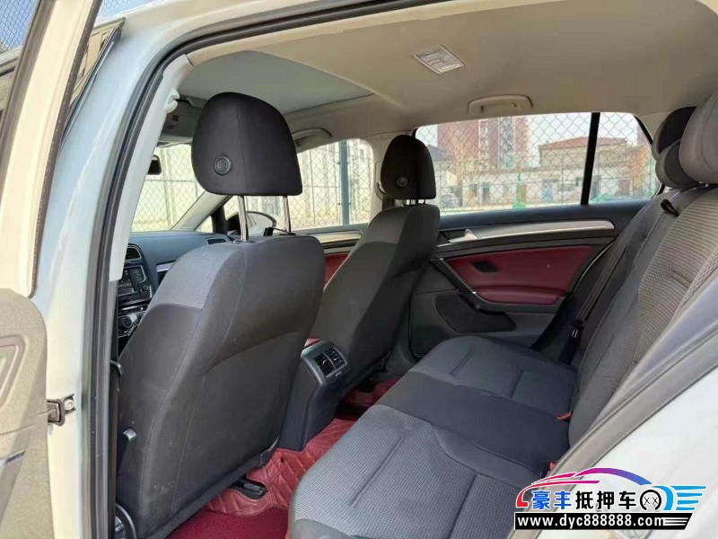 17年大众高尔夫轿车抵押车出售