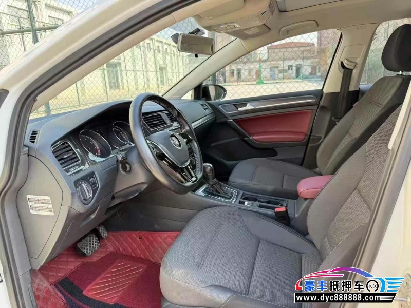 17年大众高尔夫轿车抵押车出售