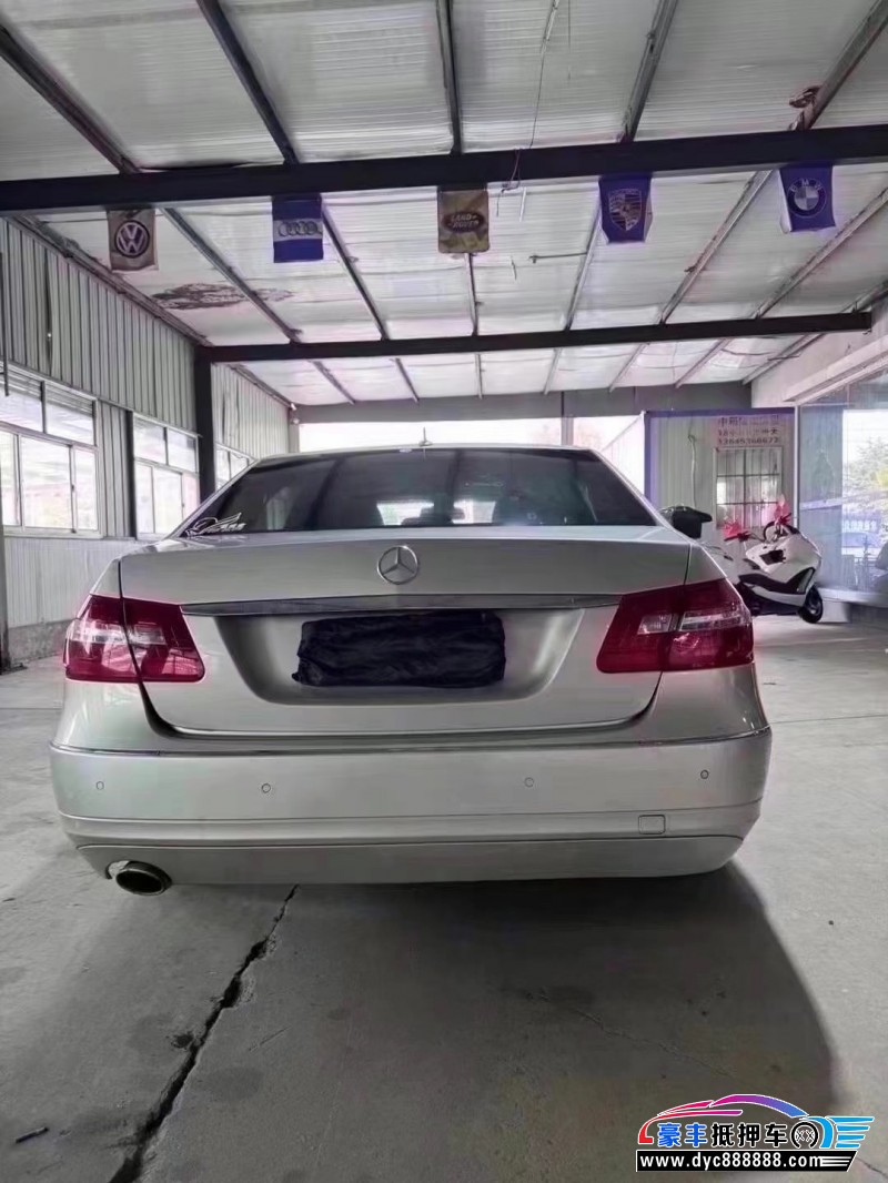 13年奔驰E轿车抵押车出售