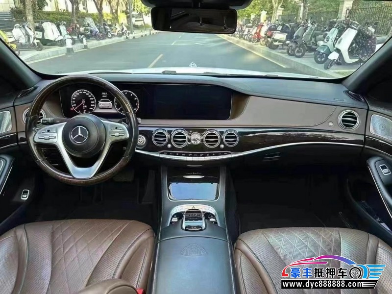 18年奔驰迈巴赫S级轿车抵押车出售