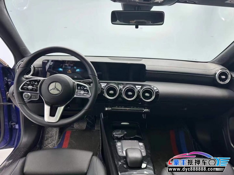 21年奔驰A轿车抵押车出售