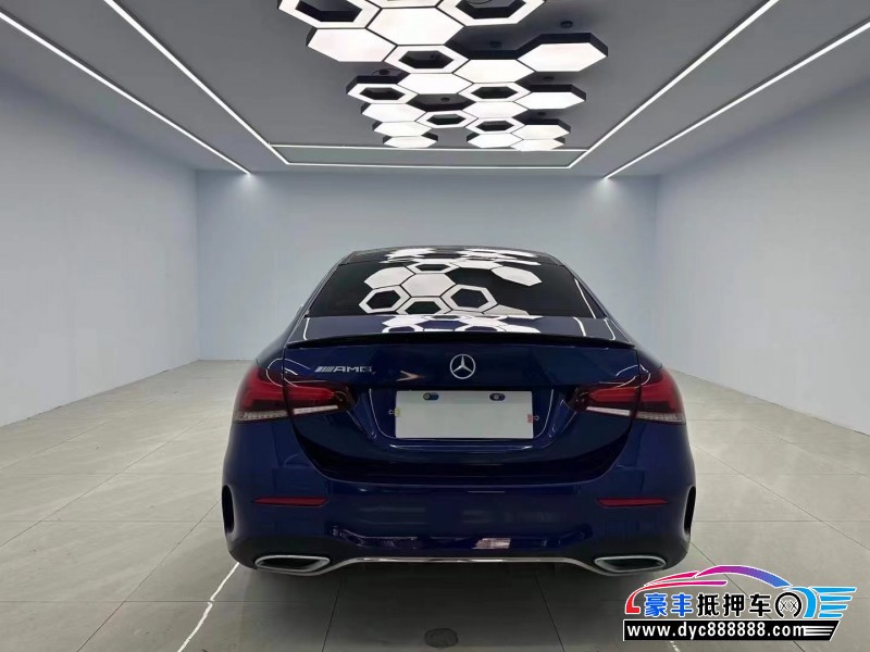 21年奔驰A轿车抵押车出售