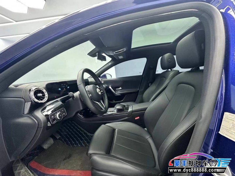 21年奔驰A轿车抵押车出售