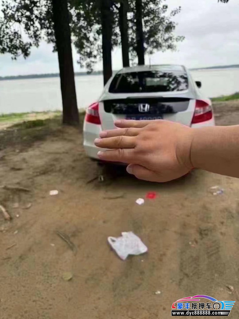 14年本田歌诗图轿车抵押车出售