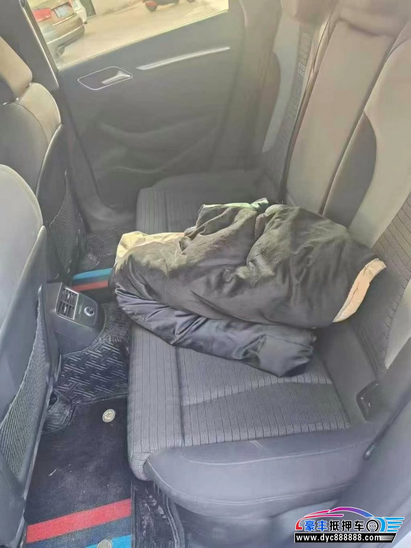 18年奥迪A3轿车抵押车出售