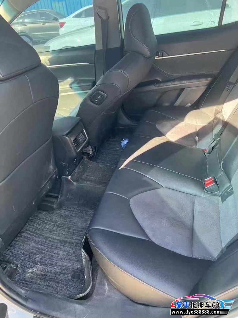 22年丰田凯美瑞轿车抵押车出售