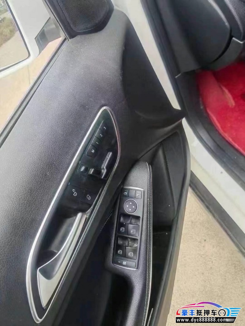 15年奔驰GLA轿车抵押车出售