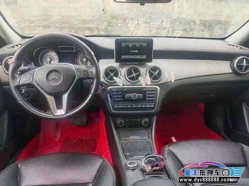 15年奔驰GLA轿车抵押车出售
