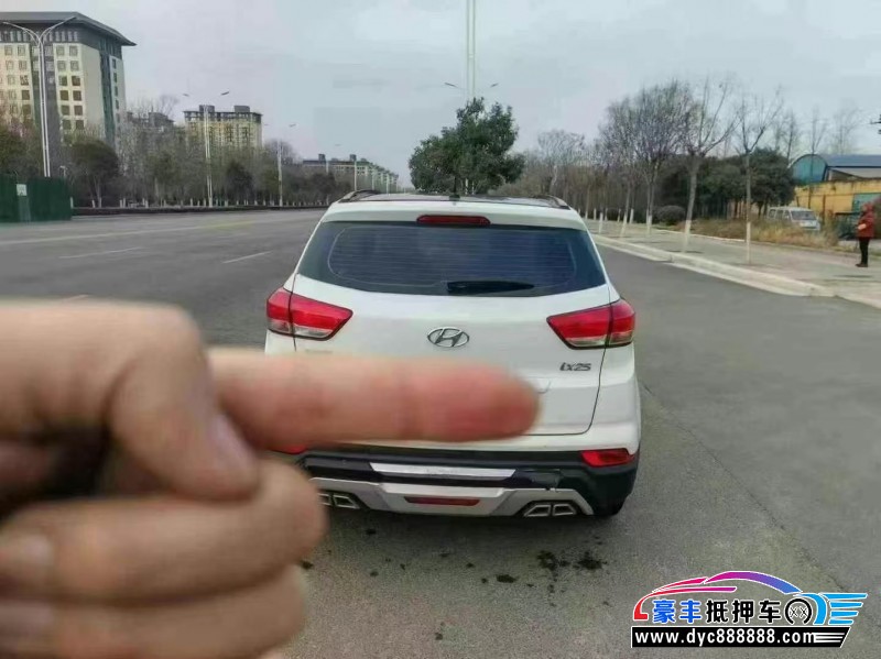 17年现代ix25轿车抵押车出售