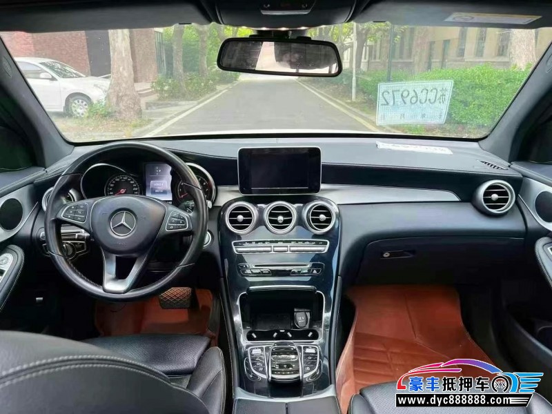 19年奔驰GLC轿车抵押车出售