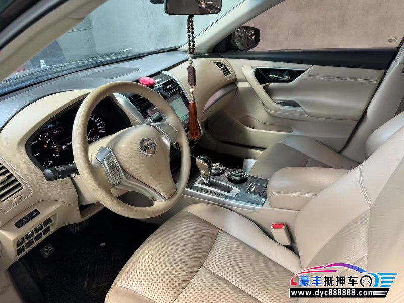 18年日产天籁轿车抵押车出售