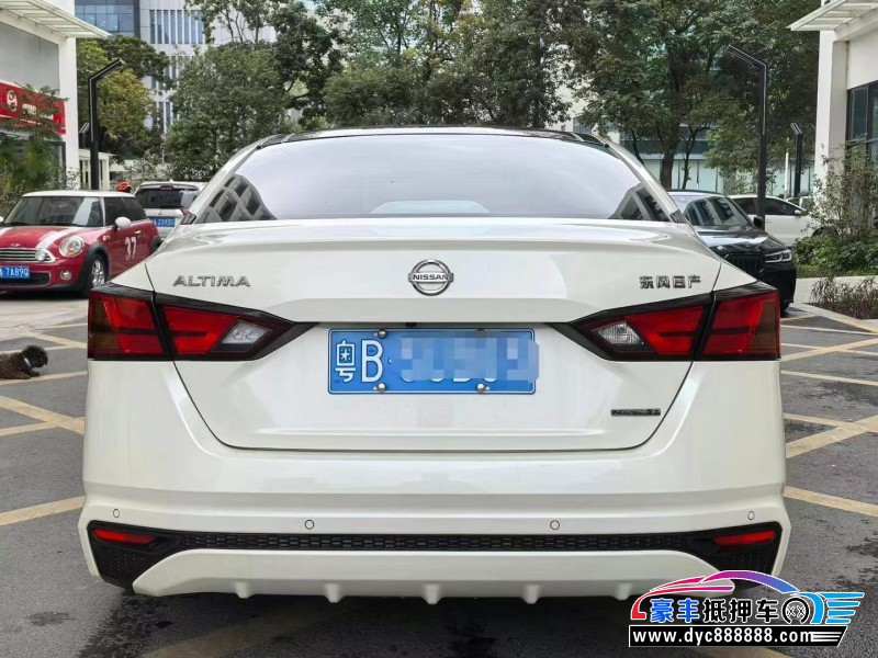 22年日产天籁轿车抵押车出售