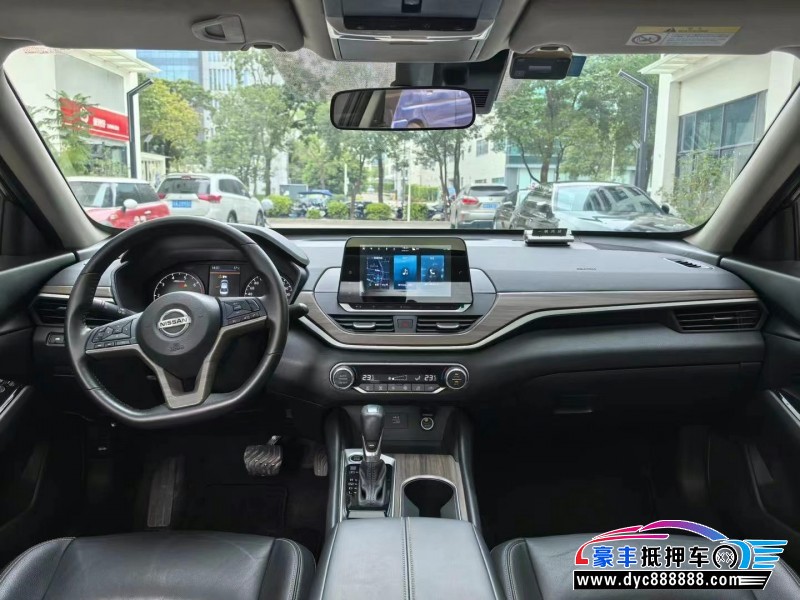 22年日产天籁轿车抵押车出售