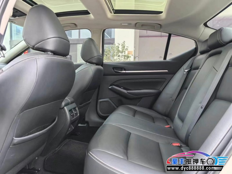 22年日产天籁轿车抵押车出售