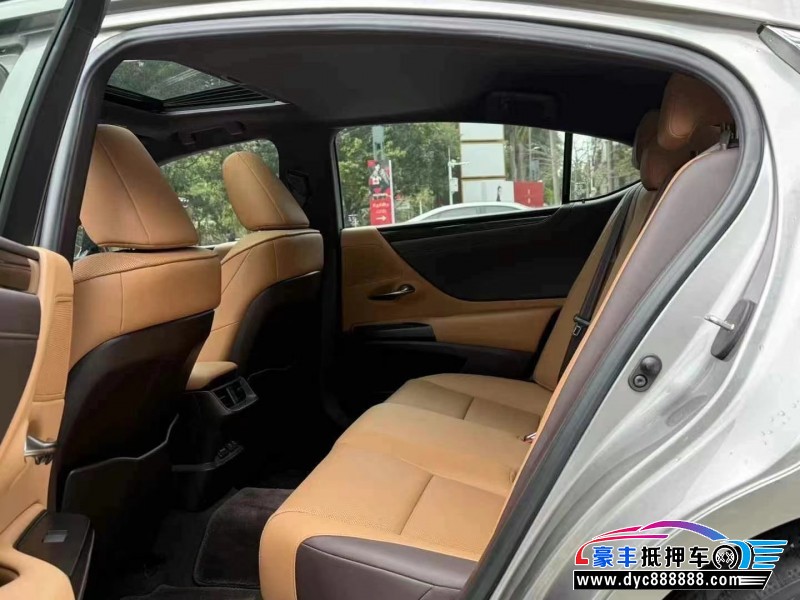 20年雷克萨斯ES轿车抵押车出售