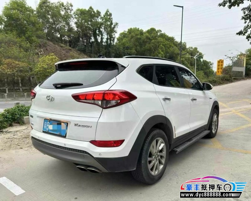 17年现代途胜轿车抵押车出售