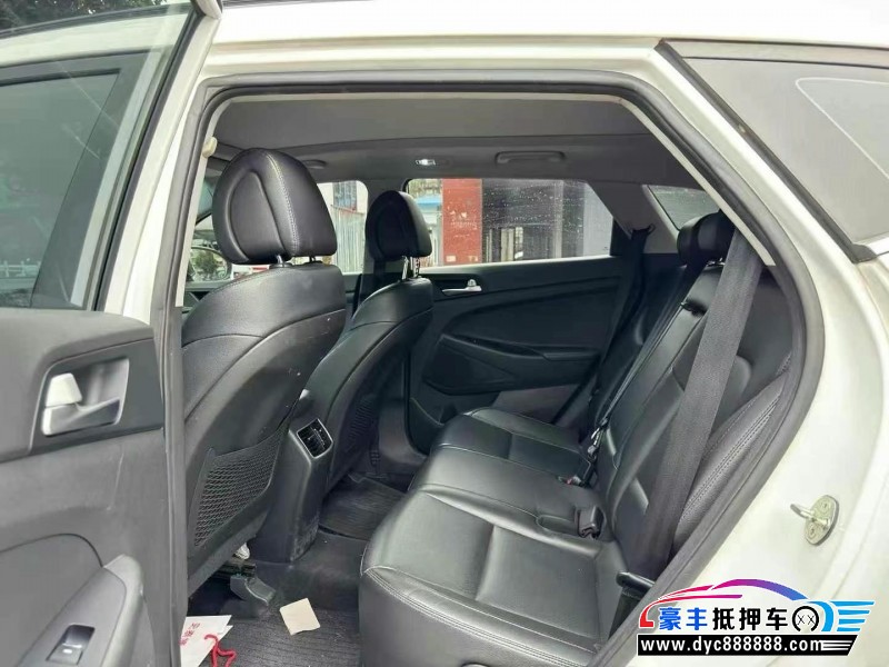 17年现代途胜轿车抵押车出售