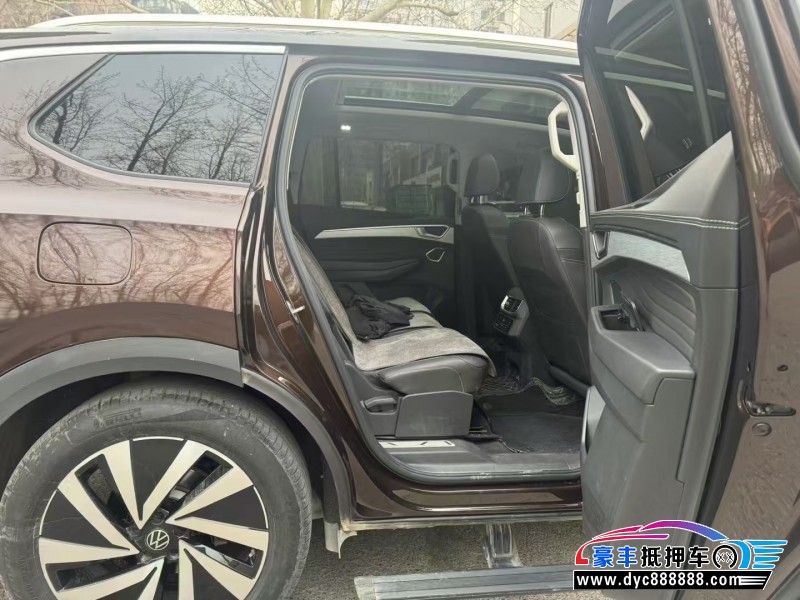 22年大众揽镜轿车抵押车出售