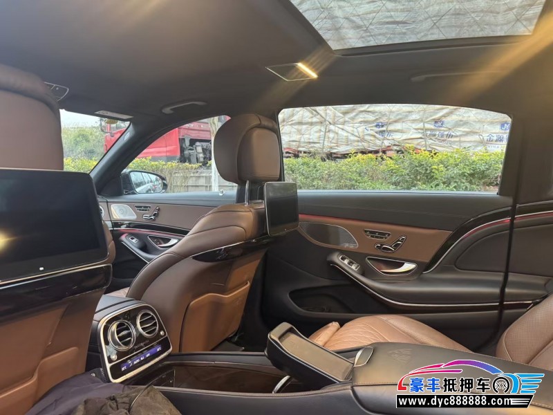 18年奔驰迈巴赫S级轿车抵押车出售