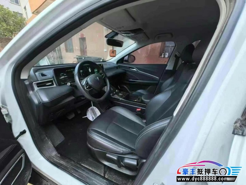 23年哪吒U轿车抵押车出售