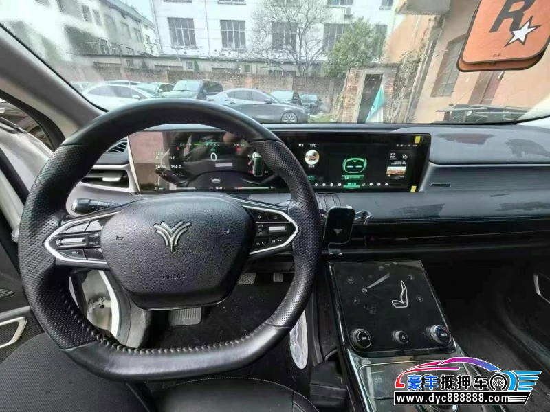 23年哪吒U轿车抵押车出售