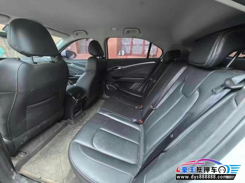 23年哪吒U轿车抵押车出售