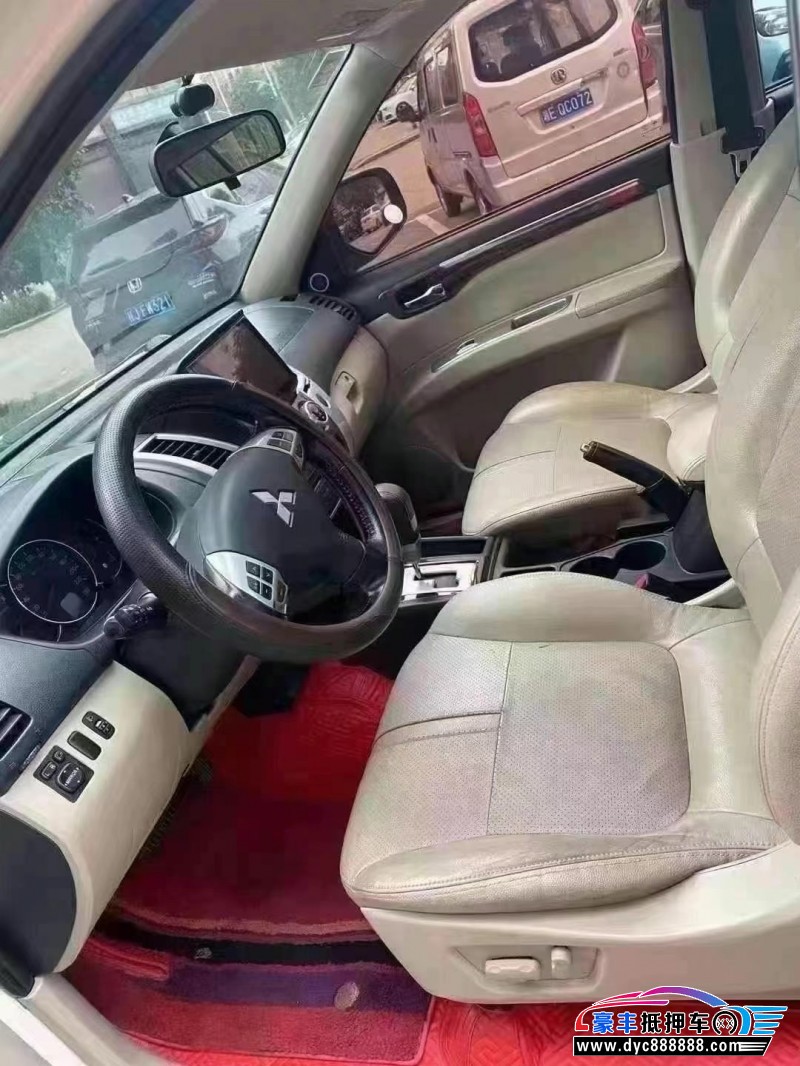 14年三菱帕杰罗轿车抵押车出售