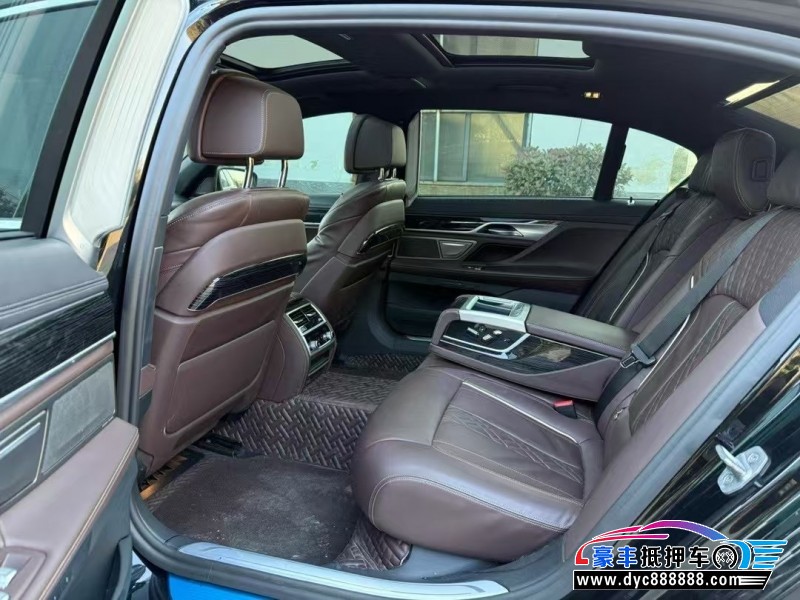 22年宝马7系轿车抵押车出售