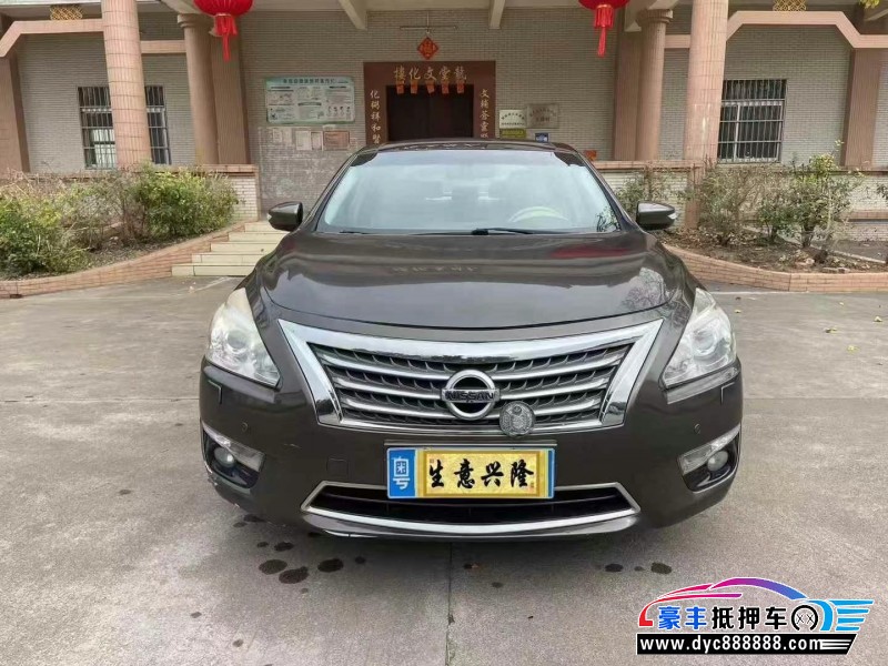 14年日产天籁轿车抵押车出售