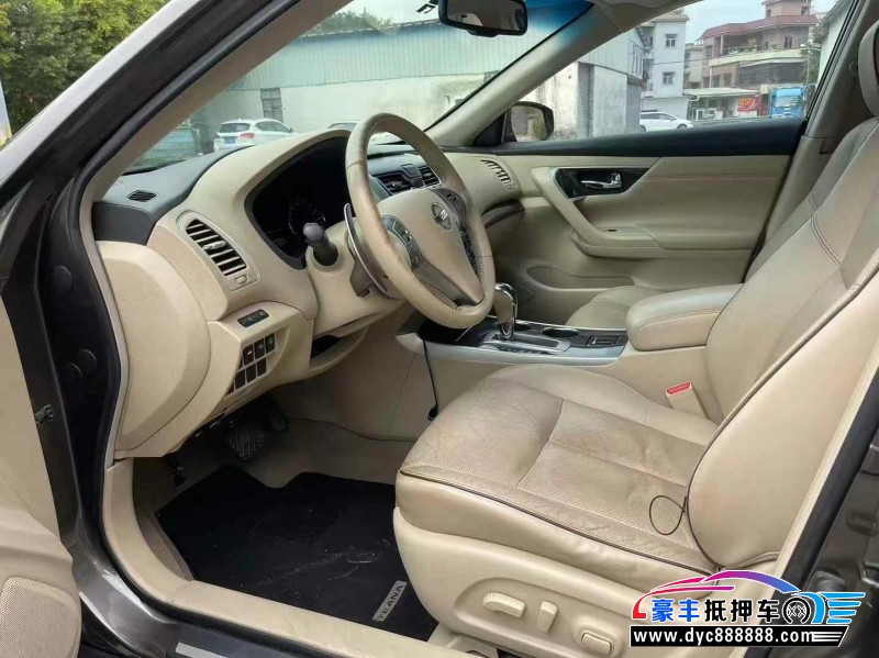 14年日产天籁轿车抵押车出售