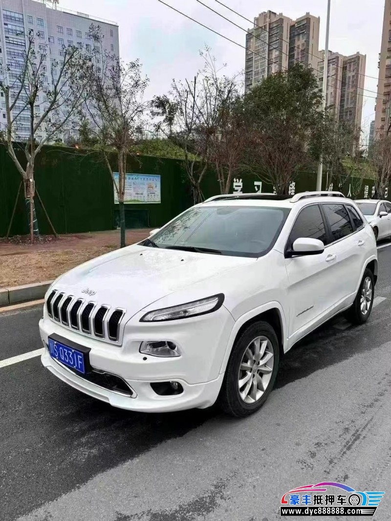 17年Jeep自由光轿车抵押车出售