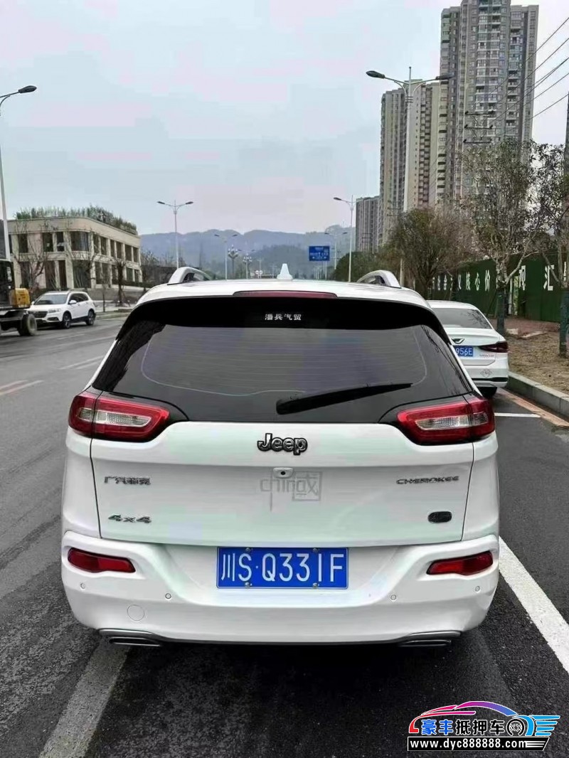 17年Jeep自由光轿车抵押车出售