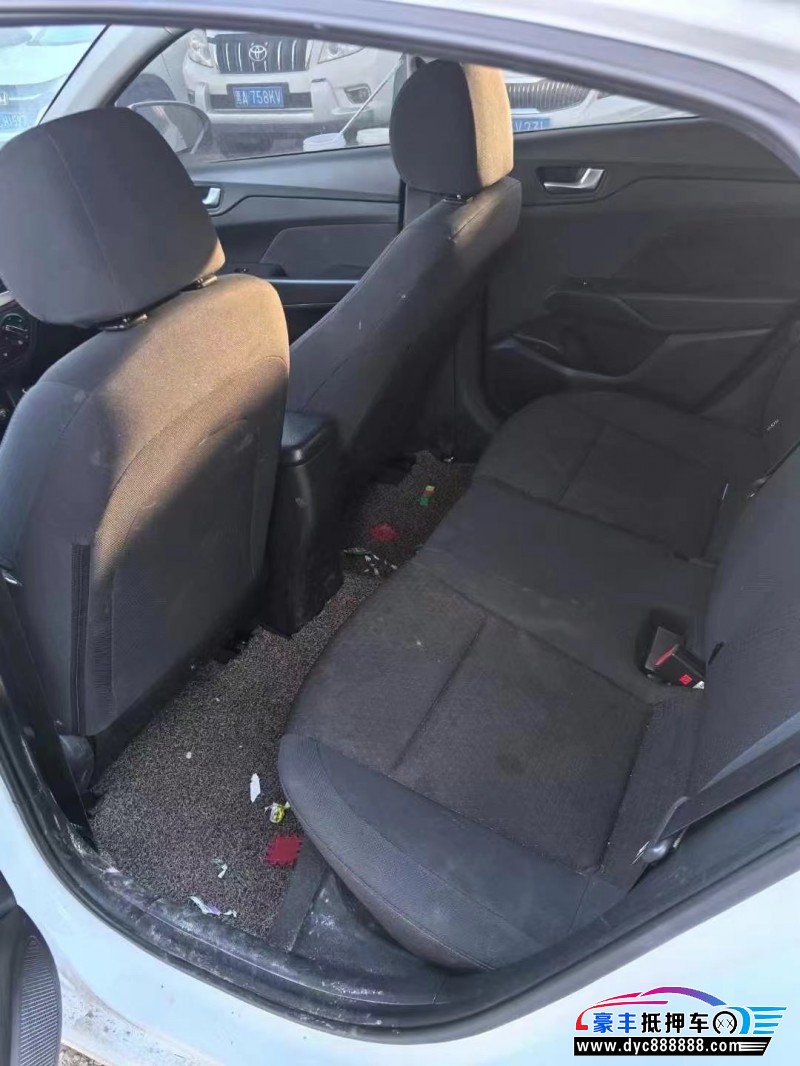 20年现代悦纳轿车抵押车出售