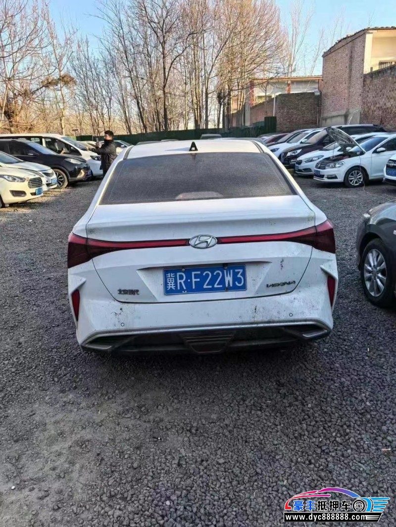 20年现代悦纳轿车抵押车出售