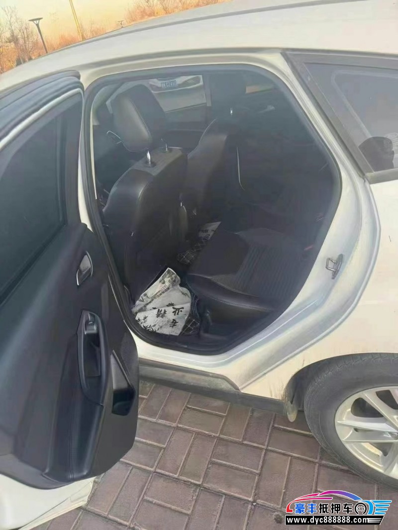 17年福特福克斯轿车抵押车出售