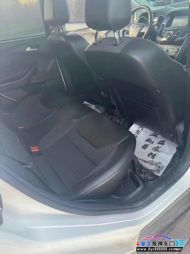 17年福特福克斯轿车抵押车出售