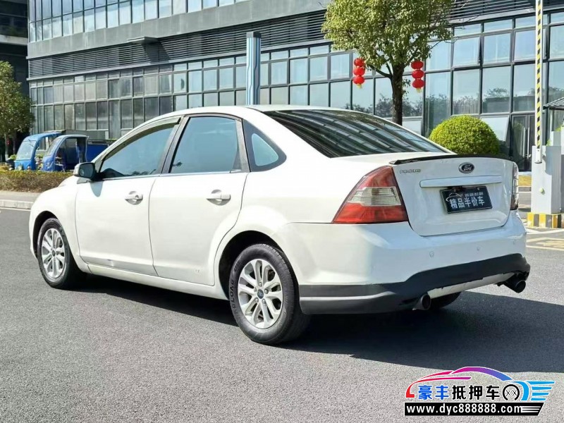 14年福特福克斯轿车抵押车出售