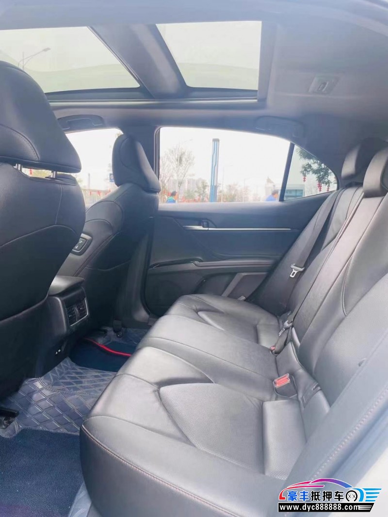 22年丰田凯美瑞轿车抵押车出售