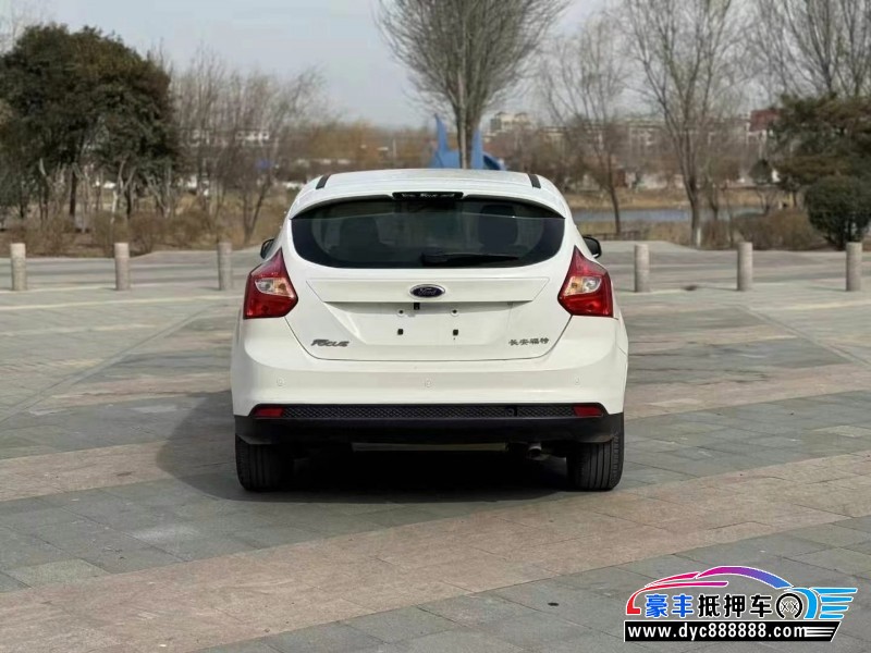 15年福特福克斯轿车抵押车出售