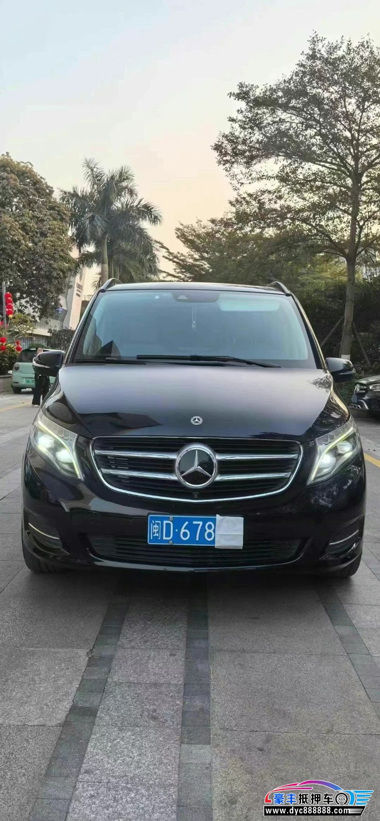 18年奔驰威霆轿车抵押车出售