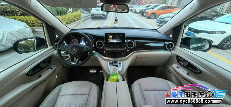 18年奔驰威霆轿车抵押车出售