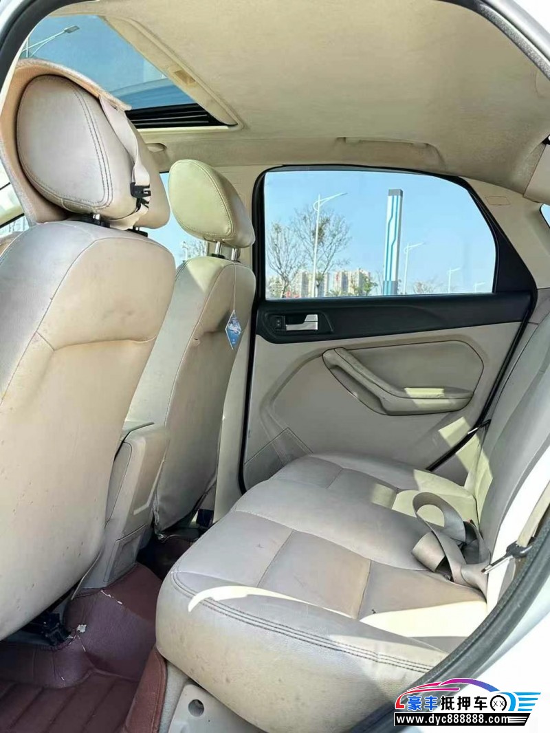 14年福特福克斯轿车抵押车出售