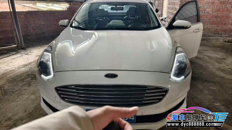 21年福特福睿斯轿车抵押车出售