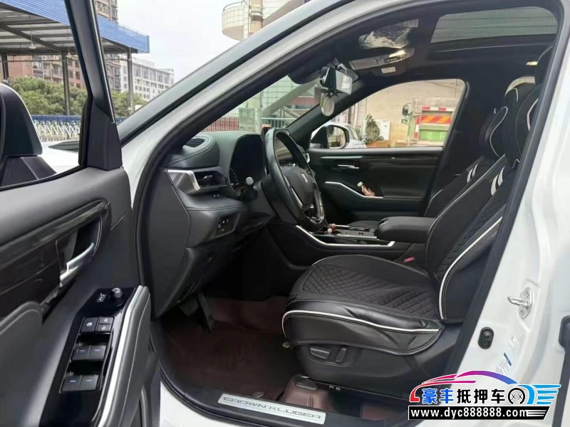 23年丰田皇冠轿车抵押车出售