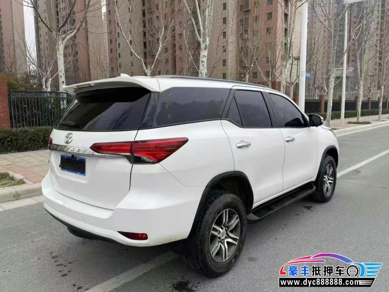 18年丰田奔跑者轿车抵押车出售