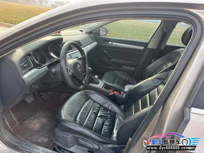 15年大众凌渡轿车抵押车出售