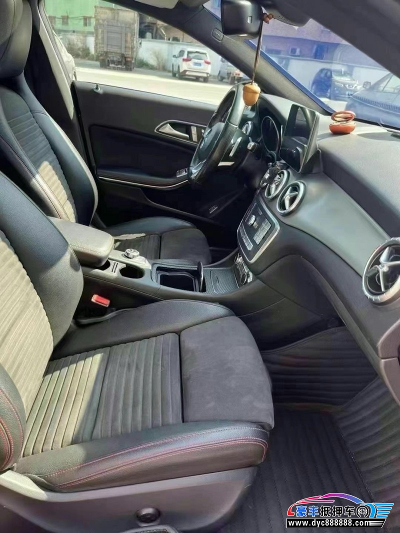 18年奔驰CLA轿车抵押车出售