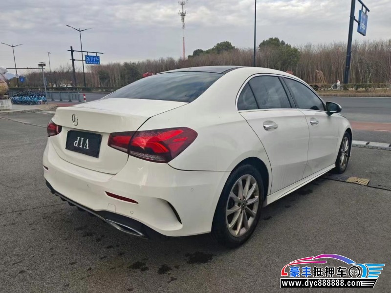 21年奔驰A轿车抵押车出售